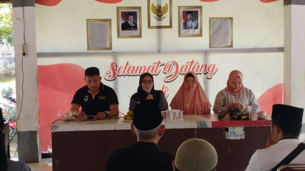 Sebanyak 99 guru ngaji dan modin di Kelurahan Kranjingan, Jember, menerima insentif dari Pemkab Jember