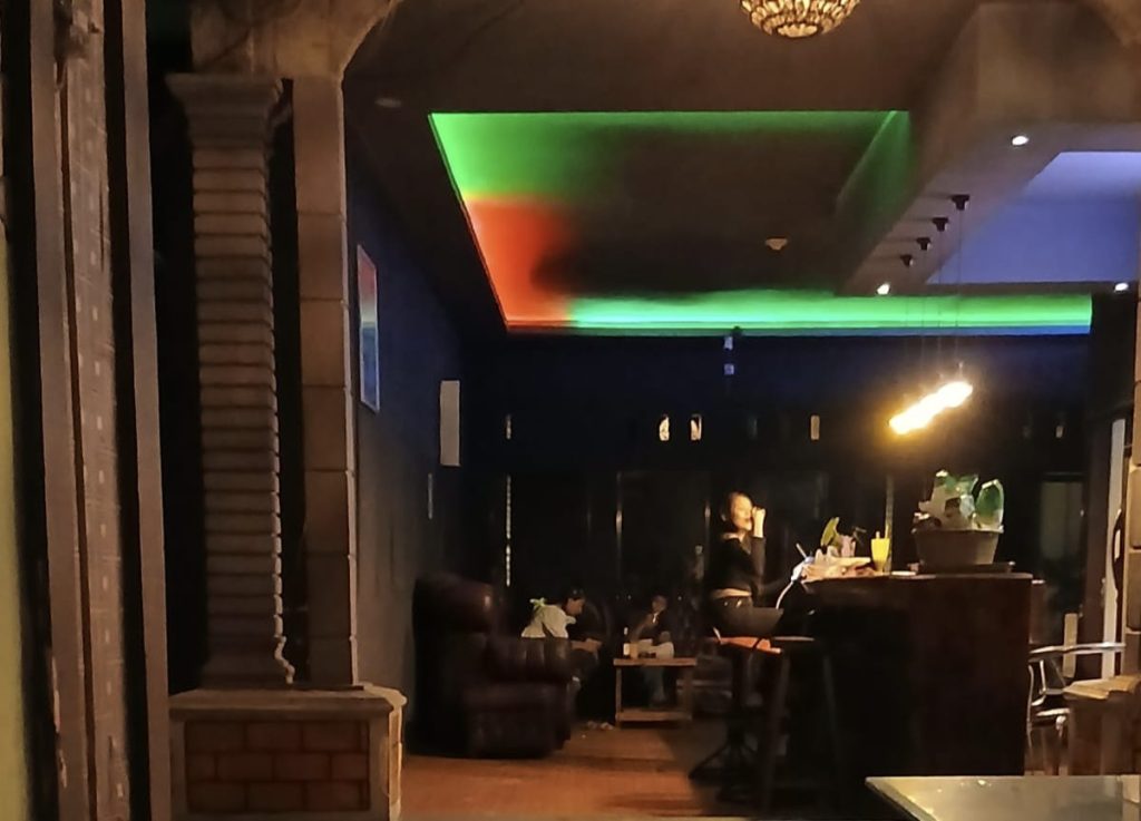 Suasana Kafe Bety di Jambak Jalur 8, Nagari Lingkuang Aua Jambak, Kecamatan Pasaman, Kabupaten Pasaman Barat (Saipen/GOnews.id)