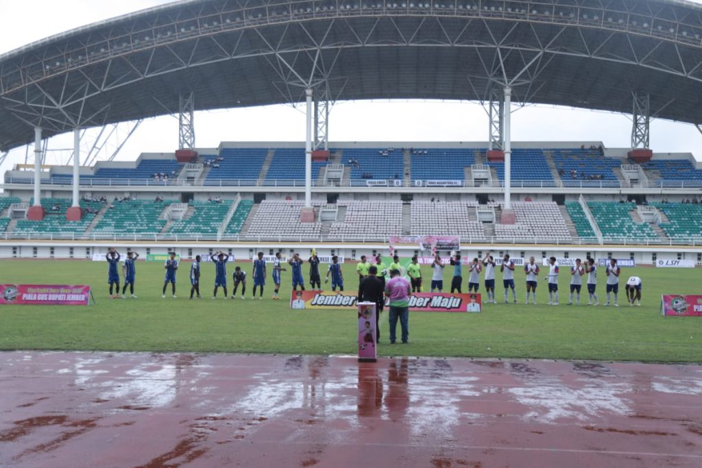 RANS dan Persid Panaskan Pembukaan Liga Santri Piala Gus Bupati Jember Suasana menjelang pertandingan pembukaan liga santri Jawa Timur di JSG (Foto: Diskominfo Jember)