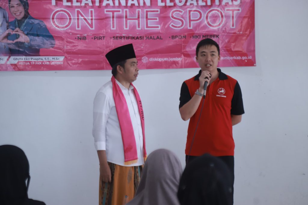 Bupati Jember Muhammad Fawaid bersama perwakilan PT imasco di puger.foto diskominfo