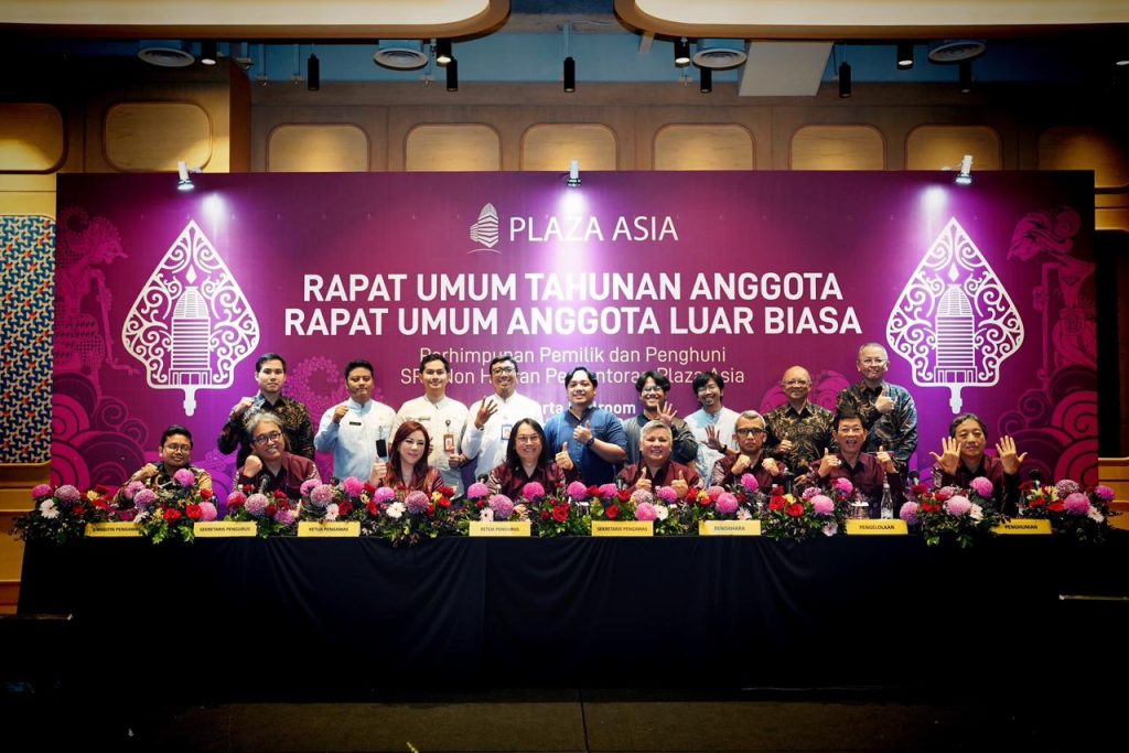 Para pengurus dan pengawas P3SRS Plaza Asia berfoto bersama usai pelaksanaan Rapat Umum Tahunan Anggota dan Rapat Umum Anggota Luar Biasa di Hotel The Oddbird, District 8 SCBD, Jakarta Selatan, Jumat (10/10/2025). (dok.P3SRS)