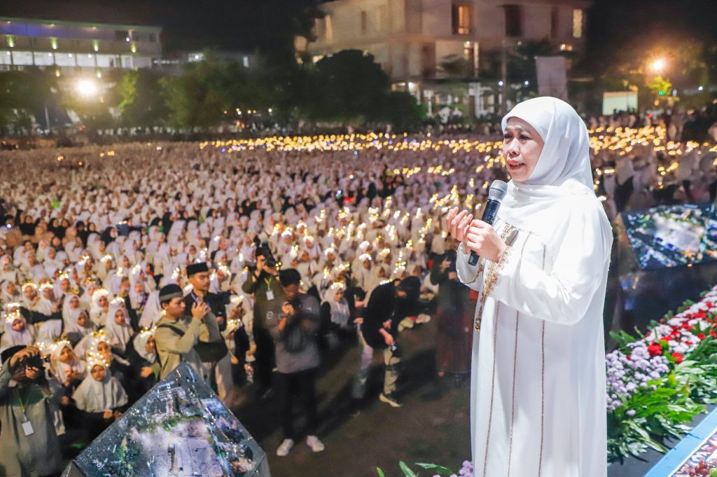 Gubernur Jawa Timur Khofifah Indar Parawansa hadiri Lirboyo Bersholawat di Pondok Pesantren Lirboyo, Kota Kediri, Senin (20/10/2025) (Diskominfo Jatim)