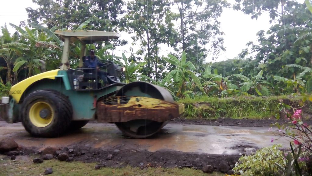 Pemkab Mojokerto mulai proyek rekonstruksi jalan Banjarsari–Japanan senilai Rp 3,21 miliar untuk mendukung ekonomi warga (foto: HB/Gonews.id)