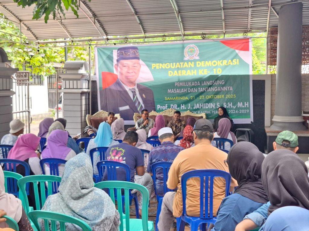 Prof. Jahidin Bahas Tantangan Pemilukada Langsung dalam PDD ke-10 di Samarinda Anggota DPRD Kaltim Prof. Jahidin menggelar Pdd ke- 10 si Jl. Elang Kecamatan Sungai Pinang kota Samarinda, Selasa (21/10/2025) (As/GOnews.id)