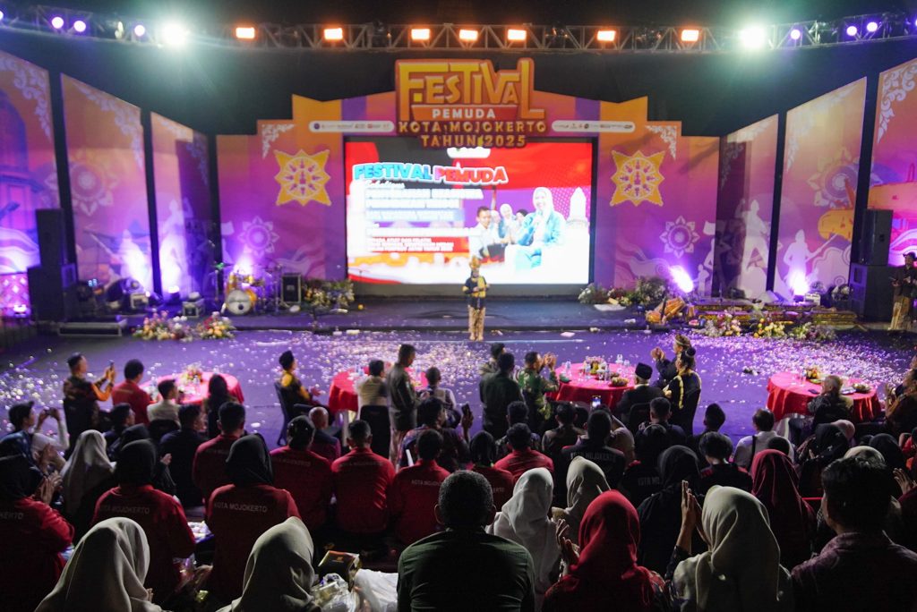 Api Majapahit Menyala di Festival Pemuda Mojokerto Festival Pemuda Kota Mojokerto 2025 di Taman Bahari Majapahit, Selasa (28/10/2025) (foto:Diskominfo Kota Mojokerto)