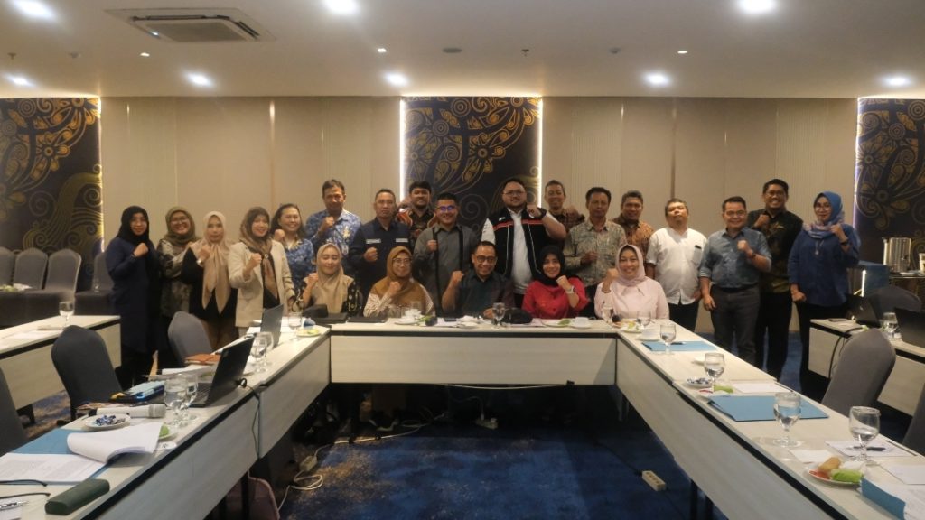 Pansus penyelenggara pendidikan DPRD Kaltim saat rapat kerja di Hotel Astara, Balikpapan, Jumat (17/10/2025) (As/Gonews.id)