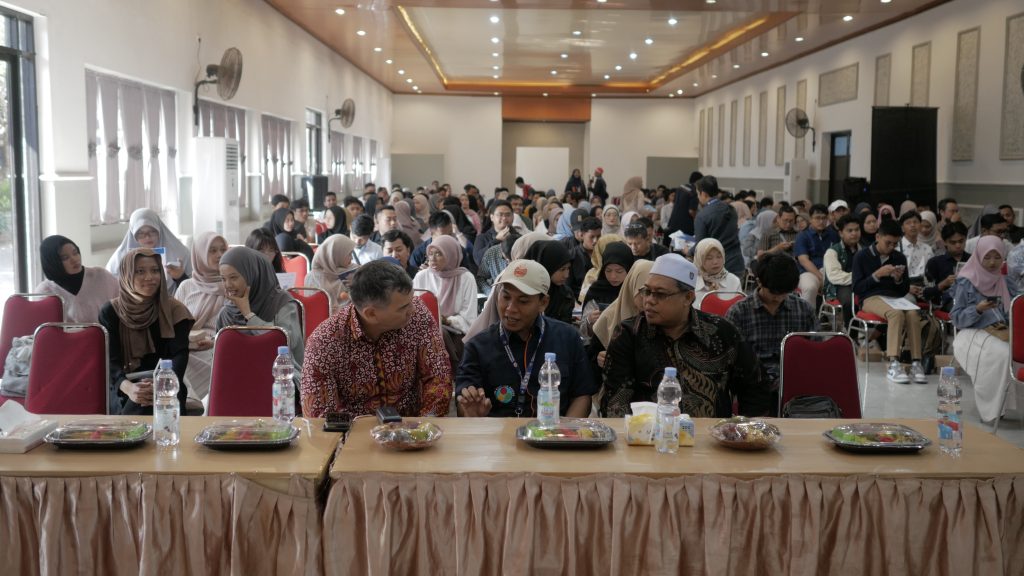 Seminar Beasiswa Australian Awards Scholarship (AAS), Working Holiday Visa (WHV), serta Budaya, Sejarah, dan Hubungan Australia-Indonesia di Ballroom Hotel Surya Pare pada Sabtu (18/10/2025)(DR/GOnews.id)