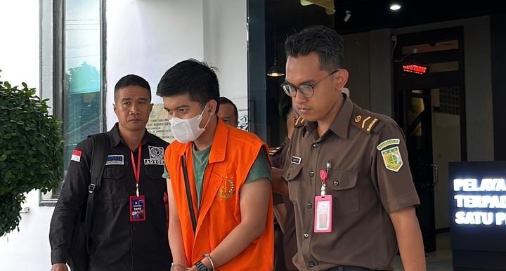 Dua Tersangka Korupsi Kredit Fiktif di Bank BUMN Ditahan Kejari Kediri tetapkan dan tahan dua tersangka kasus korupsi kredit fiktif Rp500 juta di Bank BUMN Unit Turus