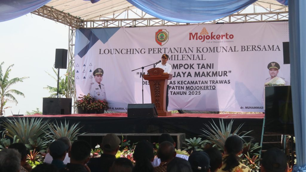 Bupati Mojokerto, Muhammad Albarra saat Launching Pertanian Komunal Bersama Milenial di Dusun Kemloko, Desa Trawas, Kecamatan Trawas, Rabu (15/10/2025) (HB/GOnews.id)