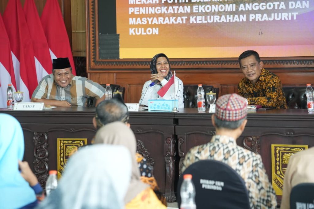 Wali Kota Mojokerto, Ika Puspitasari saat membuka dialog bersama KKMP Prajuritkulon, Sabtu (18/10/2025)(Foto: Diskominfo Kota Mojokerto)