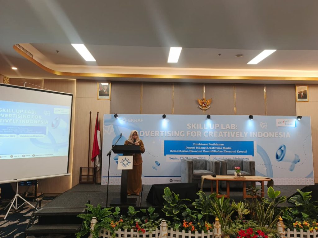 Kepala Dinas Kepemudaan, Olahraga, dan Pariwisata Kota Mojokerto, Ani Wijaya dalam pelatihan “Skill Up Lab Advertising for Creatively Indonesia” di Aston Hotel Mojokerto, Senin (20/10/2025) (Dok. Diskominfo Kota Mojokerto)