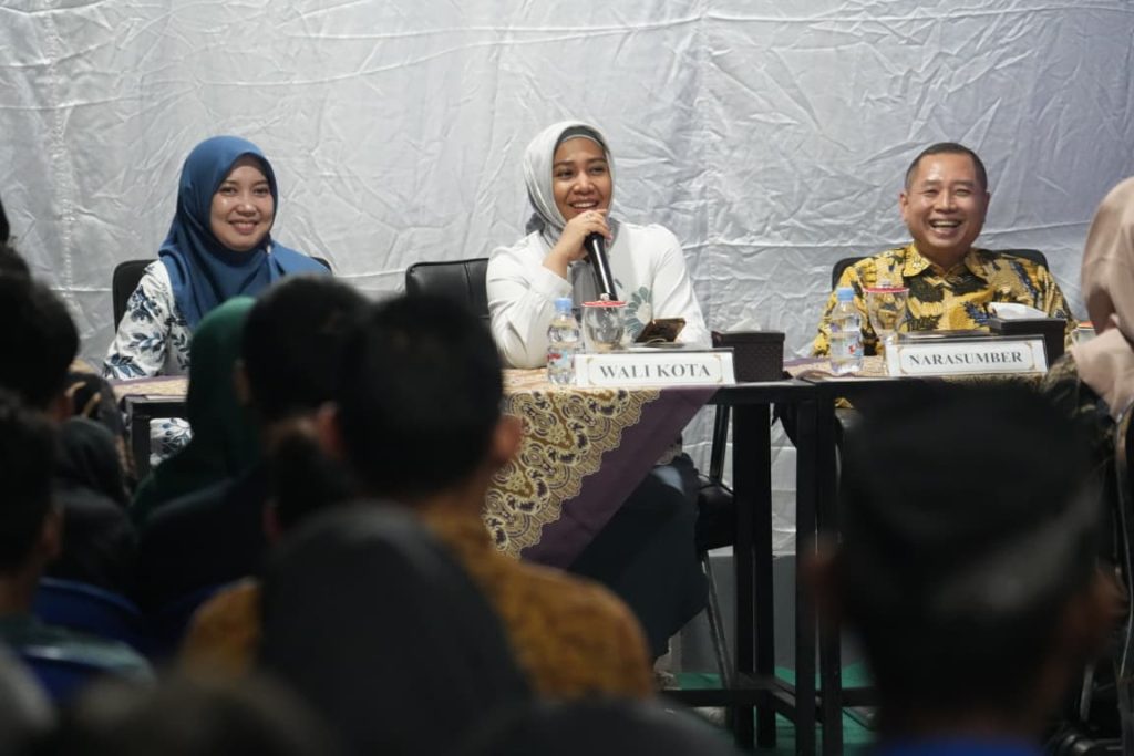 Wali Mojokerto Kota Ika Puspitasari resmi menutup kegiatan penyuluhan P4GN (Pencegahan, Pemberantasan, Penyalahgunaan, dan Peredaran Gelap Narkoba), Senin (20/10/2025). (Diskominfo Kota Mojokerto)