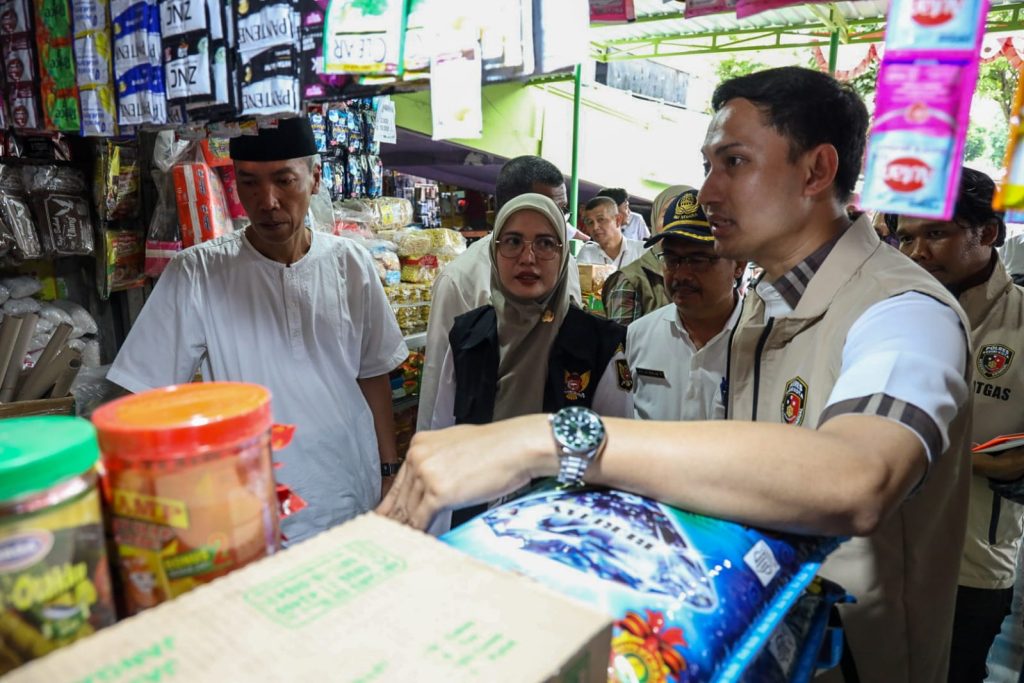 Kediri Pastikan Stok Beras Aman Jelang Nataru Pemerintah Kota Kediri sidak di sejumlah titik strategis, mulai distributor, swalayan, hingga pasar tradisional, sejak Rabu (22/10/2025) hingga Sabtu (25/10/2025). (Dr/GOnews.id)