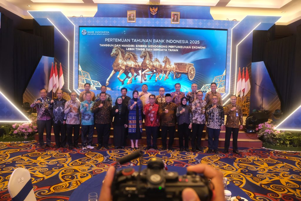 Yenni Eviliana, Wakil Ketua DPRD Kalimantan Timur saat menghadiri pertemuan tahunan tingkat provinsi BI Perwakilan Kalimantan Timur di Aula Maratua Gedung B Lt. 4, Jumat (28/11/2025) (AS/GOnews.id)