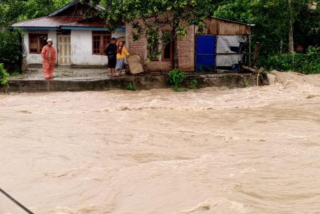 Hujan Tak Henti 20 Jam, Malalo Terancam Banjir Susulan