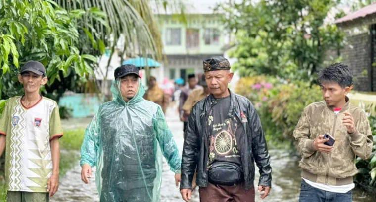 Muharlion Bantu Warga Mega Permai yang Kelaparan Akibat Banjir