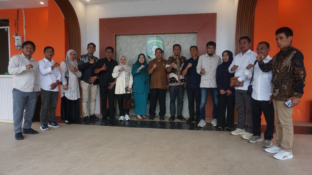 Anggota DPRD Kabupaten Luwu, Sulawesi Selatan, termasuk Ketua DPRD Ahmad Gazali, SE, melakukan kunjungan studi banding ke Desa Batuah Kukar (AS/GOnews.id)