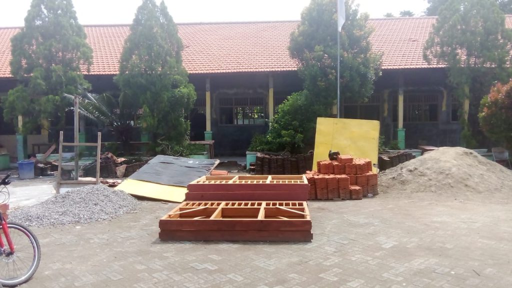 Proyek SDN Ngumpul Jogoroto Diduga Berjalan Tanpa Papan Nama