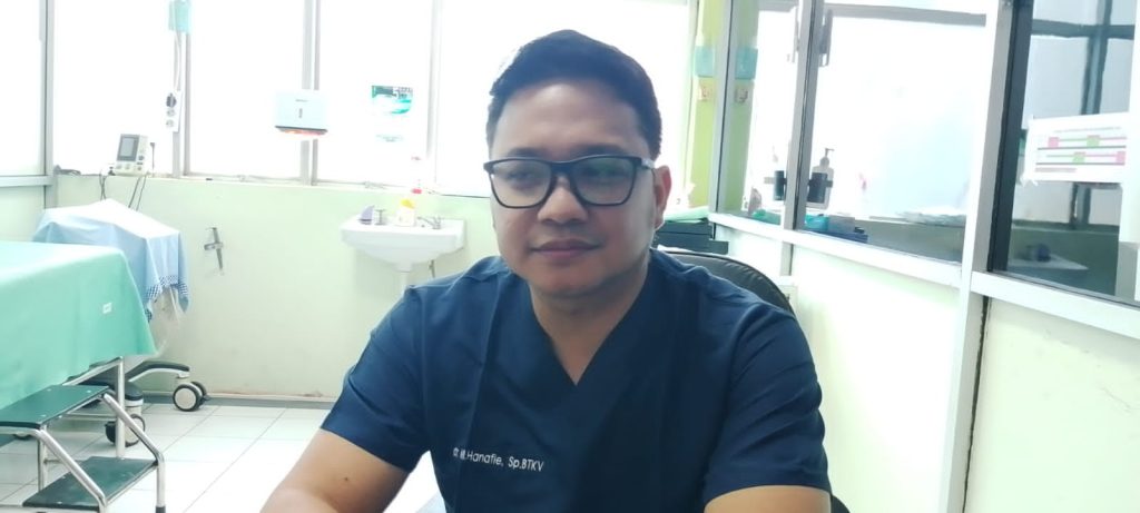 Foto Edi Mulyono Dokter Mohammad Hanafie Sp.BTKV Dokter rumah sakit Dr Soebandi
