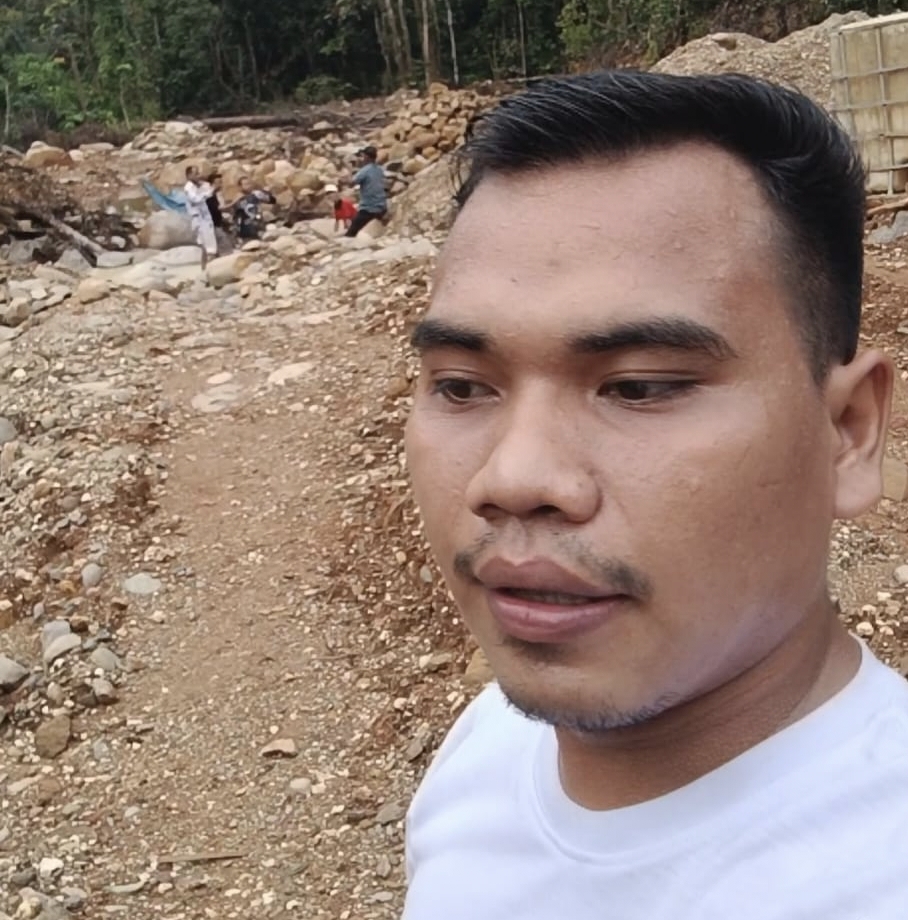 Spanduk Seremoni di Talamau: Ketika Ketegasan Hanya Sebatas ‘Kebutuhan Foto’ Saipen Kasri, Wartawan Muda Pasaman Barat