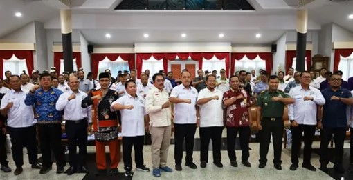 Kukar Dorong Sawit Swadaya Naik Kelas Lewat APKASINDO Asisten II Bidang Ekonomi dan Pembangunan Setdakab Kukar Ahyani Fadianur Diani, menghadiri dan membuka Workshop Strategi Peningkatan Produktivitas Kelapa Sawit Swadaya Berkelanjutan Menuju Indonesia Emas 2045 di Pendopo Odah Etam, Tenggarong, Selasa (28 Oktober 2025)(Foto: Prokompim)