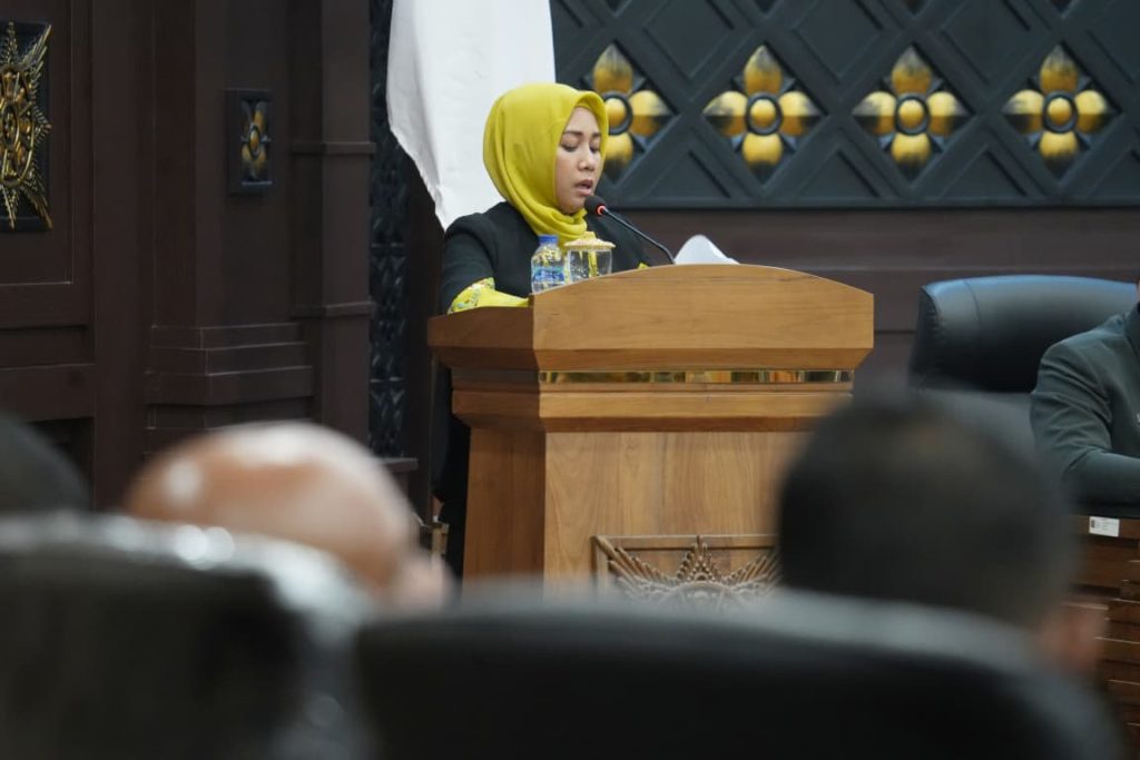Wali Kota Mojokerto Ika Puspitasari saat rapat Paripurna DPRD, Kamis (30/10/2025) (Diskominfo Kota Mojokerto)