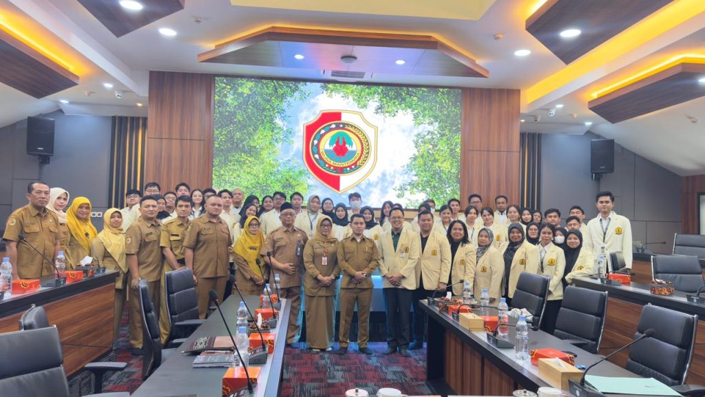 Gus Bupati Buka PKL Dokter Muda, Sinergi Pendidikan dan Layanan Kesehatan Bupati Mojokerto Muhammad Albarraa membuka kegiatan PKL Kepaniteraan Klinik Ilmu Kesehatan Masyarakat dari Fakultas Kedokteran UWKS, Senin (3/11/2025) (HB/GOnews.id)