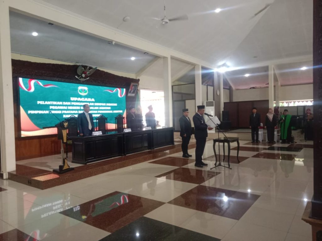 Suasana pelantikan dipendopo bupati Bondowoso.