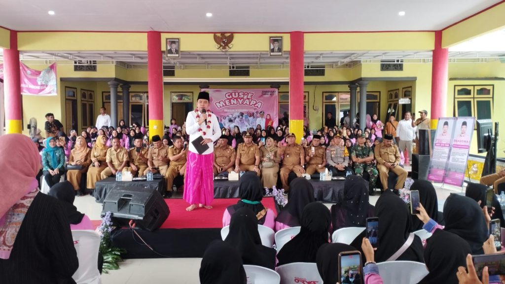 Bupati jember Muhammad Fawaid sewaktu bertemu kader posyandu SE kecamatan Sukowono