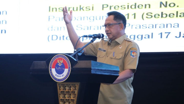 Komitmen Pemerintah Perkuat Pembangunan Kawasan Perbatasan Mendagri ungkap komitmenbpemerintah perkuat pembangunan kawasan perbatasan. (kompas.com)