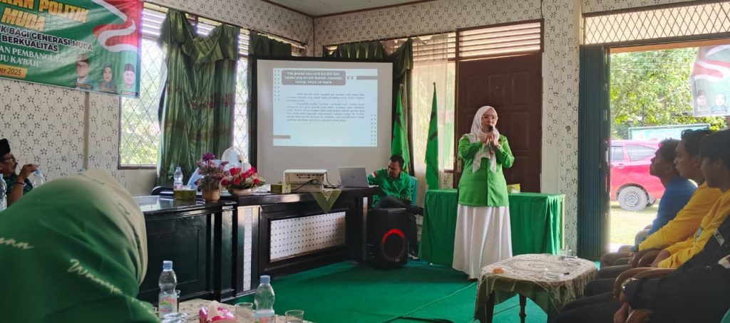 Suasana saat Musliarni, S.E., M.M memaparkan materi Pendidikan Politik untuk Generasi Muda Pasaman Barat (Saipen/GOnews.id)