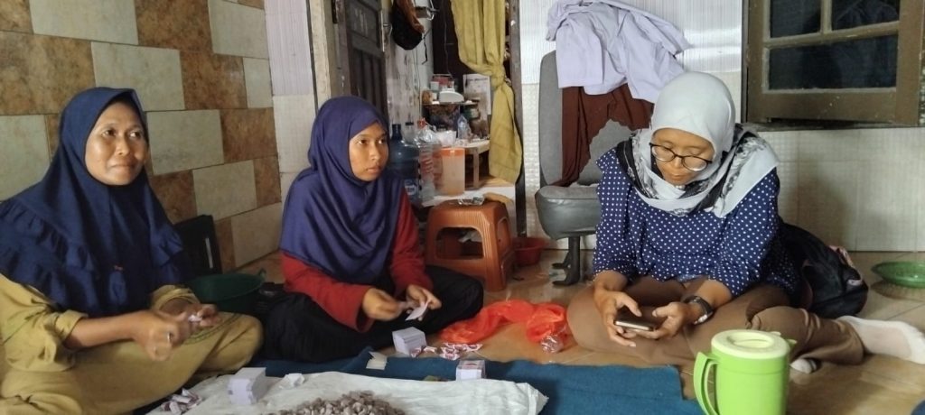 Kemenag Sidoarjo Tanggapi Kasus Ijazah Ditahan karena Tunggakan Biaya Olivia Suci Lestari, warga Desa Simpang, Prambon, Sidoarjo orang tua korban penahanan ijazah (mug/Gonews.id)