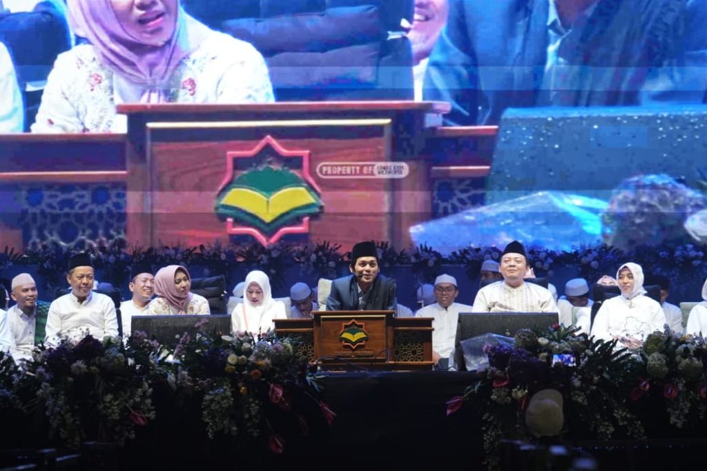 Ribuan Warga Padati TBM Mojokerto untuk Dzikir Akbar Akhir Tahun Dzikir Akbar akhir tahun Mojokerto bersama Gus Iqdam di Taman Bahari Mojopahit, Jumat (5/12/2025) (HB/GOnews.id)