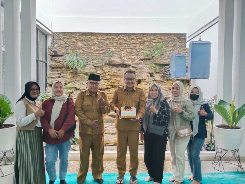 WIM memberi kejutan ulang tahun ke-54 untuk Wali Kota Sungai Penuh
