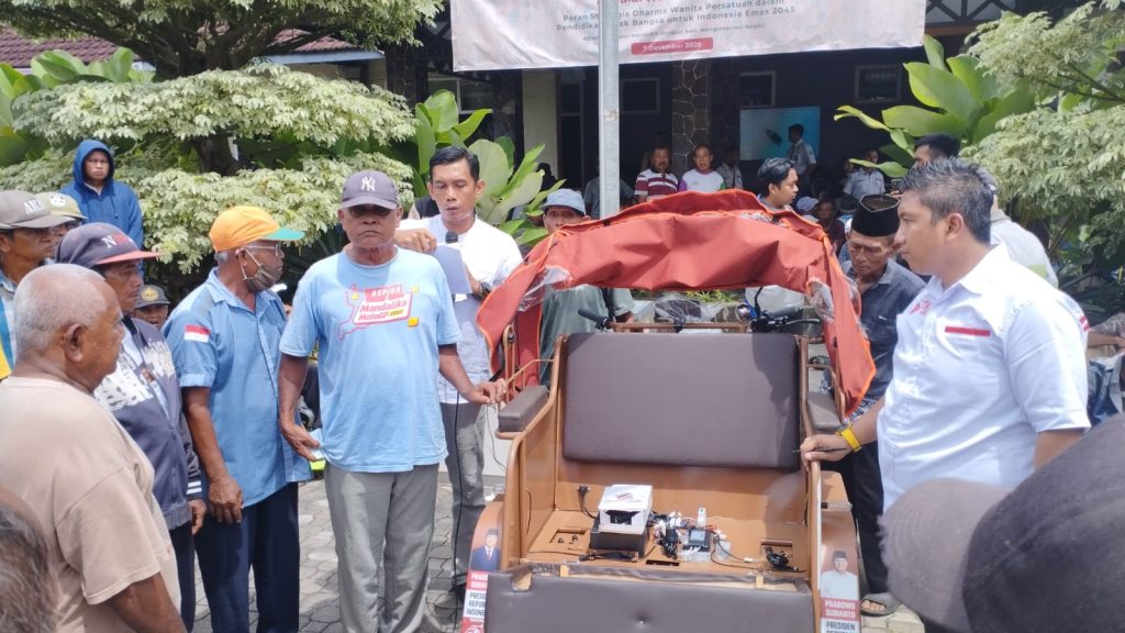 Abang Becak Padati Dishub Jember untuk Bantuan E-Becak Bantuan becak listrik Presiden Prabowo untuk abang becak Jember