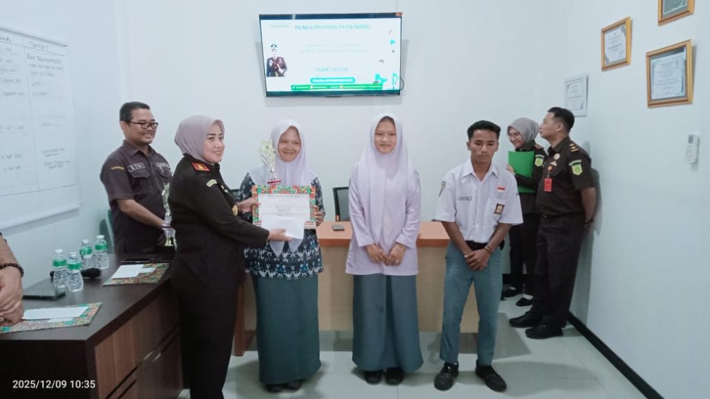 Puisi Jadi Suara Hati Pelajar Pasbar Lawan Korupsi