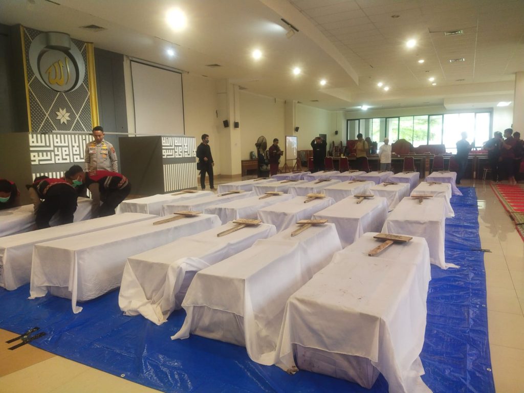 Salat Jenazah dan Pemakaman Massal 24 Korban Bencana di Sumbar