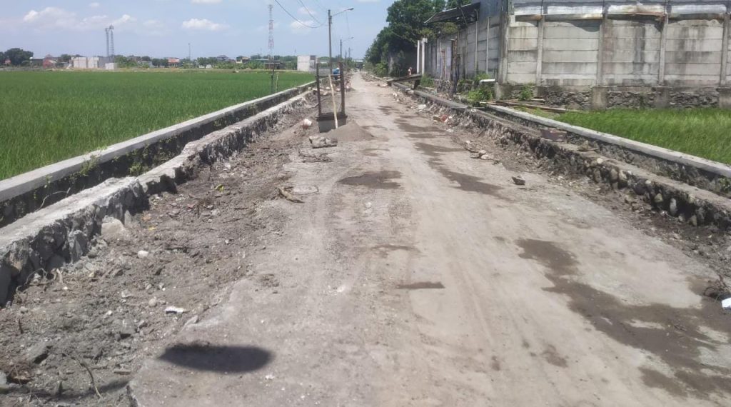 Pembangunan proyek peningkatan jalan lingkungan di Kecamatan Magersari.