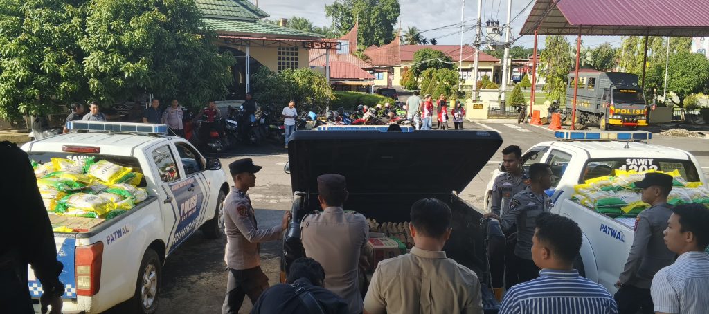 Kapolres Pasbar Salurkan Donasi Tiket Grasstrack Peduli