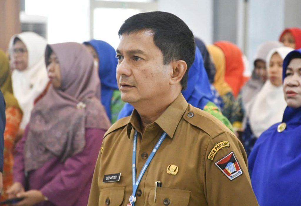 Plt Kepala Bapenda Padang Didi Aryadi memaparkan keberhasilan PAD Kota Padang tahun 2025 yang menembus Rp898 miliar, Kamis (18/12/2025).