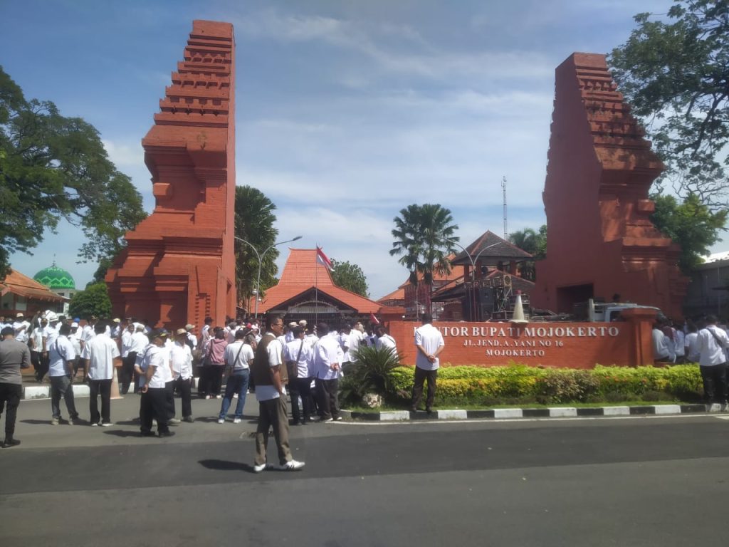 Suasana aksi demontrasi kepala desa se- Kabupaten Mojokerto (HB/Gonews.id)