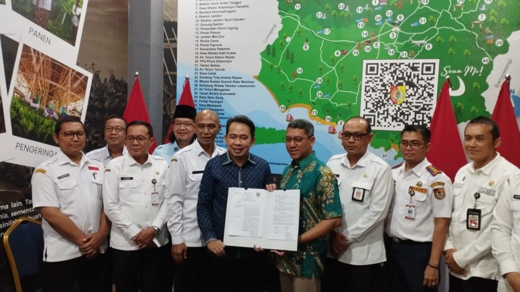 MoU antara Pemkab Jember dan PT Mataram Surya Nusantara (FlyJaya) di Bandara Notohadinegoro Jember, Rabu (31/12/2025) (foto: Edi Mulyono/Gonews.id)