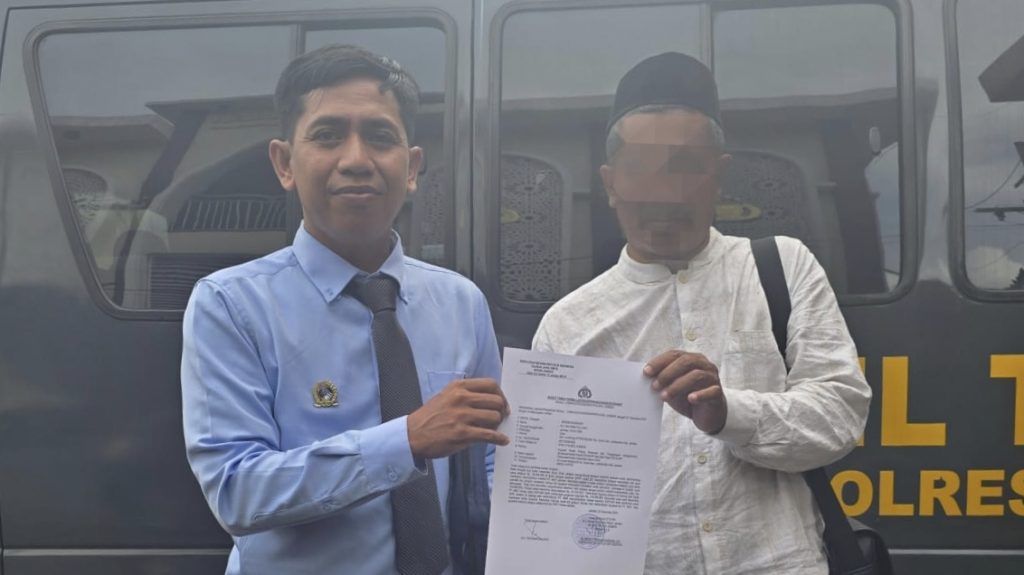 Imam Haironi Kuasa Hukum Kyai inisial RM pengasuh Pondok Pesantren ternama di Kabupaten Jember, Jawa Timur, mendatangi Polres Jember, Senin (22/12/2025) siang.