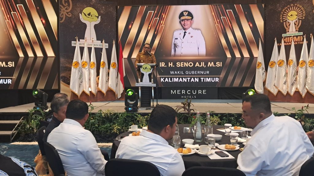 Wakil Gubernur Kaltim, Seno Aji membuka rapat kerja HIPMI Kaltim di Hotel Mercure Samarinda, Selasa (2/12/2025) (RP/GOnews.id)