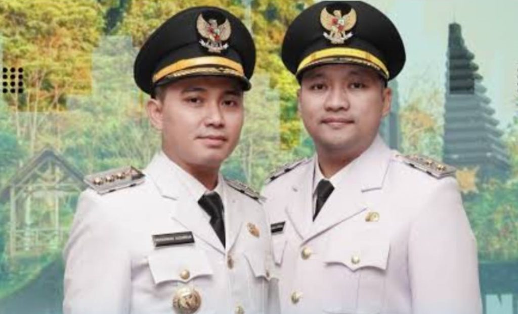 Bupati Mojokerto, H. Muhammad Al Barra dan Wakil Bupati Muhammad Rizal Octavian