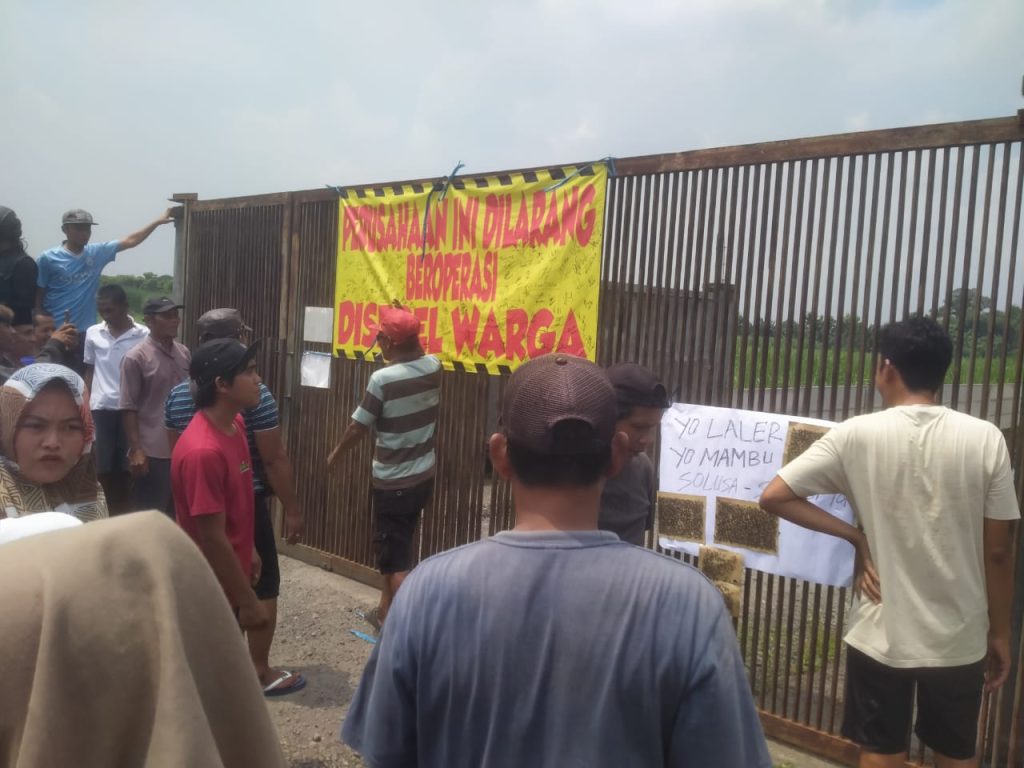 Penolakan warga terhadap peternakan ayam Mojokerto