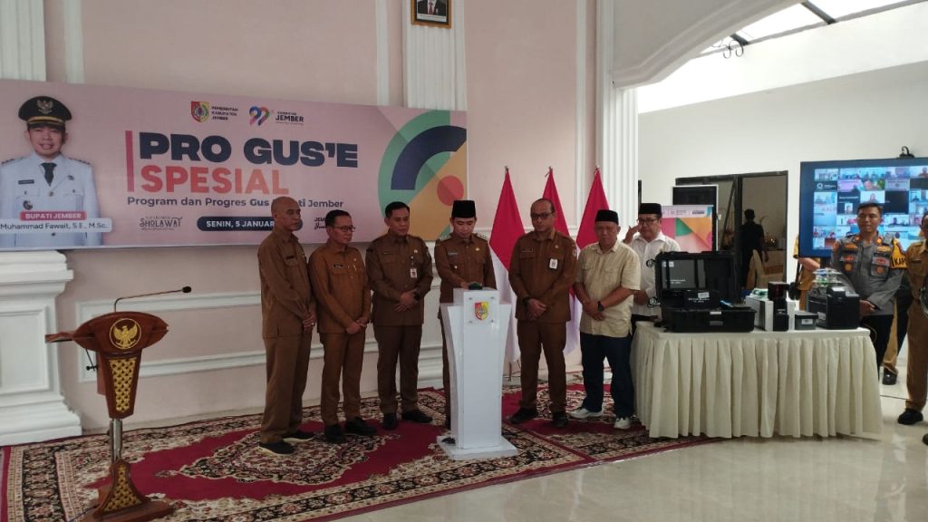 Pemkab Jember Luncurkan Layanan Pencetakan KTP‑el Tuntas di Seluruh Kecamatan Bupati jember muhamad Fawait saat peluncurkan program peta cinta
