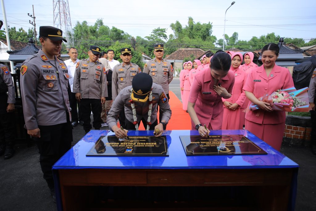 Peresmian renovasi Mako Polsek Geger di Kecamatan Geger dipimpin langsung oleh Kapolres Madiun, Kemas Indra Natanegara (Nyoto/GOnews.id)