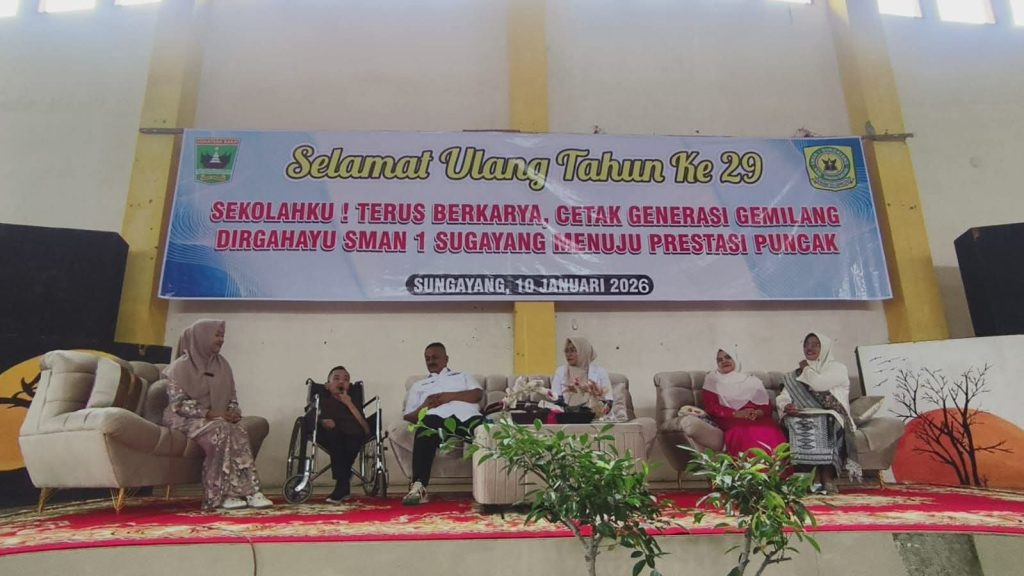 keterangan fhoto : Suasana talkshow motivasi alumni bertema “Menemukan Kekuatan Diri untuk Masa Depan yang Bahagia” di SMAN 1 Sungayang yang diikuti peserta didik dengan antusias, Sabtu (10/1/2026). (Fhoto : Dioni)Gonews.id)