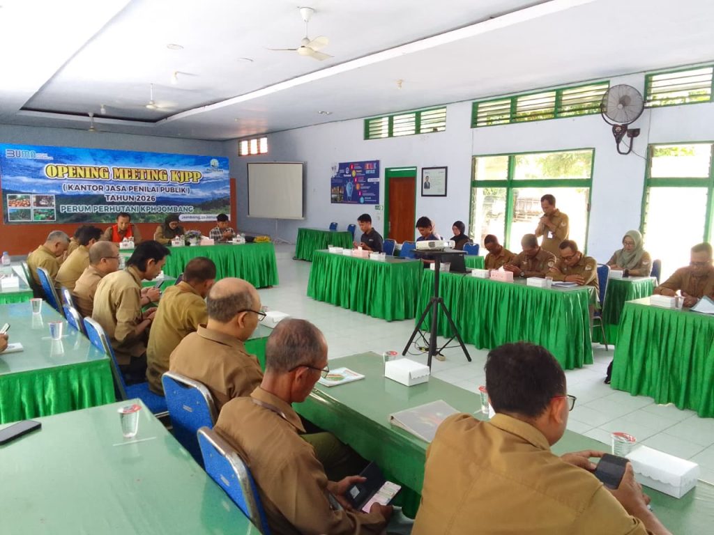 Perhutani KPH Jombang Terima Tim KJPP Survei Aset KPH Jombang menerima kunjungan Tim Penilaian Aset dari Kantor Jasa Penilai Publik (KJPP) dalam rangka Survey Aset Biologis, Selasa (20/01/2026) (dok.KPH Jombang)
